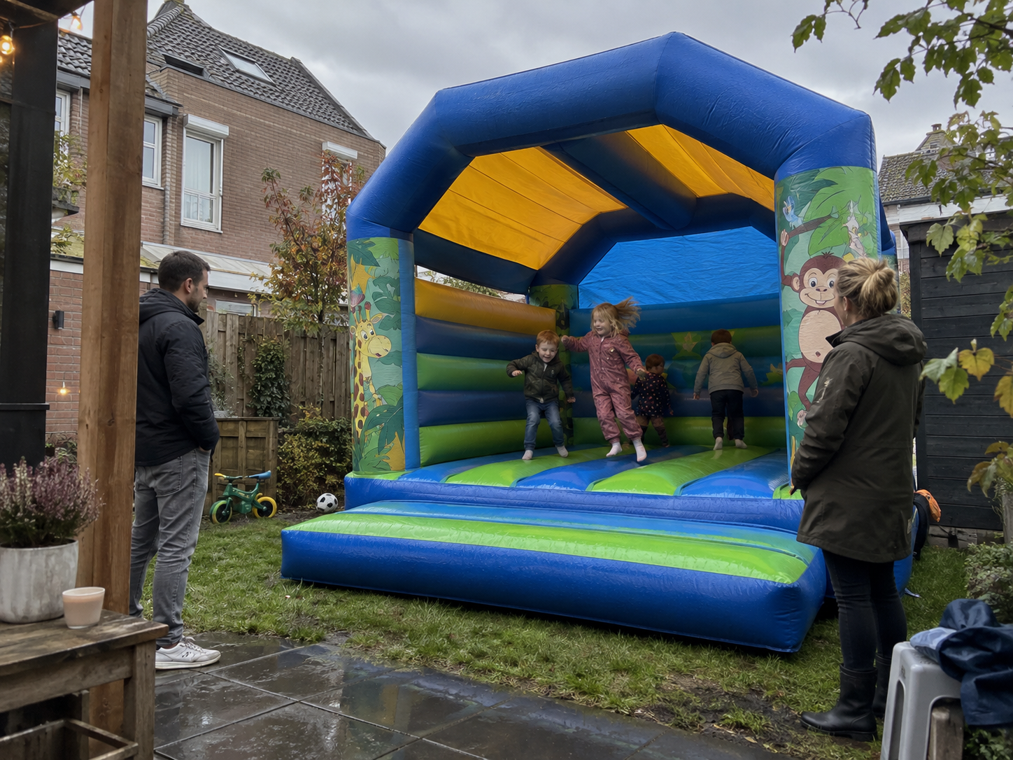 Springkussen huren bij regen